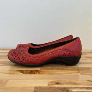 Red Hush Puppies Steps comfortable flat shoes genuine leather black sole 8.5